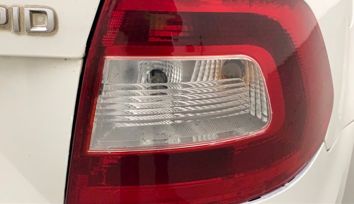 2017 Skoda Rapid AMBITION 1.5 TDI, Diesel, Manual, 1,23,383 km, Right tail light - Reverse gear light not functional