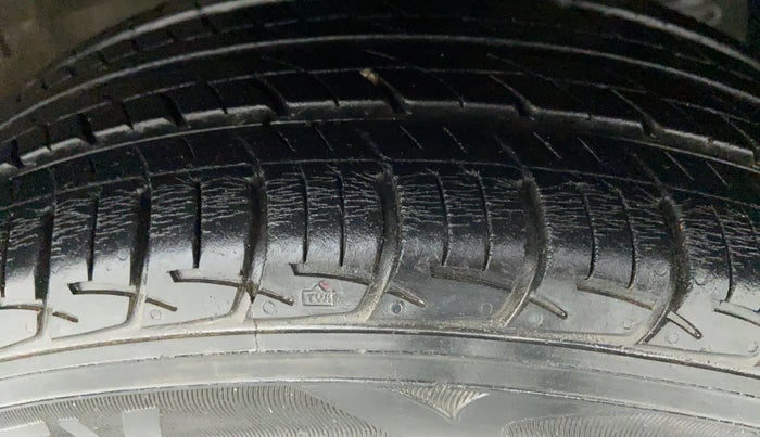2015 Maruti Swift Dzire ZDI, Diesel, Manual, 13,467 km, Right Front Tyre Tread