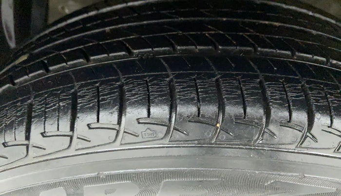 2015 Maruti Swift Dzire ZDI, Diesel, Manual, 13,467 km, Left Front Tyre Tread