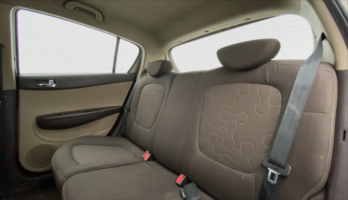 2011 Hyundai i20 SPORTZ 1.2 O, Petrol, Manual, 25,405 km, Right Side Rear Door Cabin