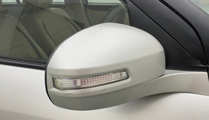 2014 Maruti Swift Dzire ZXI, Petrol, Manual, 1,09,051 km, Right rear-view mirror - Indicator light has minor damage