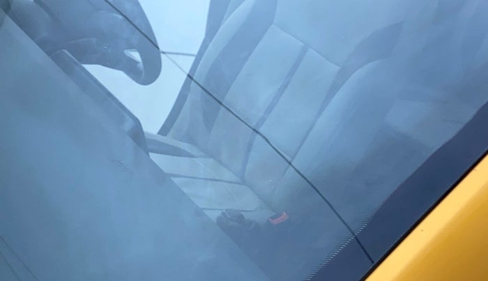 2020 Renault TRIBER RXT, Petrol, Manual, 61,207 km, Front windshield - Minor spot on windshield