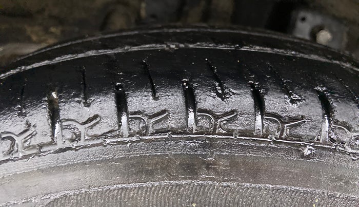 2014 Hyundai Eon ERA PLUS, Petrol, Manual, 52,981 km, Right Rear Tyre Tread