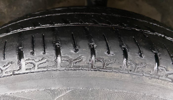 2014 Hyundai Eon ERA PLUS, Petrol, Manual, 52,981 km, Left Front Tyre Tread