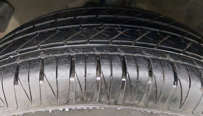 2011 Hyundai i20 MAGNA O 1.2, Petrol, Manual, 54,420 km, Left Front Tyre Tread