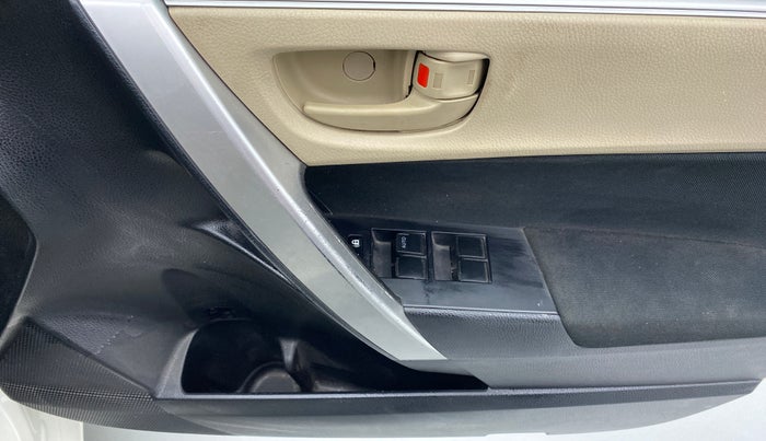 2015 Toyota Corolla Altis D 4D J, Diesel, Manual, 82,675 km, Driver Side Door Panels Control