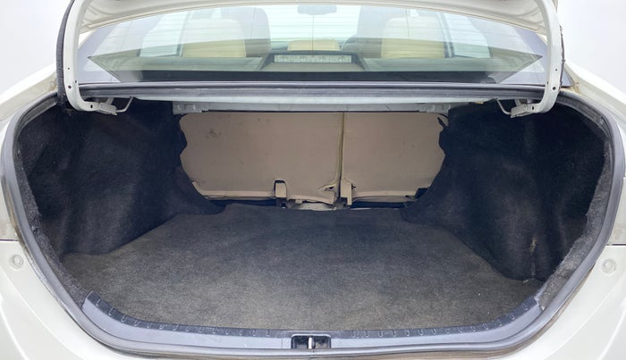 2015 Toyota Corolla Altis D 4D J, Diesel, Manual, 82,675 km, Boot Inside