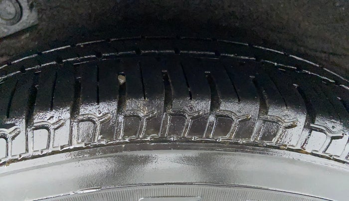 2010 Hyundai i10 SPORTZ 1.2, Petrol, Manual, 39,838 km, Right Rear Tyre Tread
