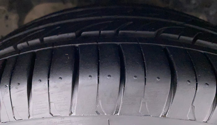 2016 Ford Figo Aspire 1.5 TITANIUM DIESEL, Diesel, Manual, 77,647 km, Right Front Tyre Tread