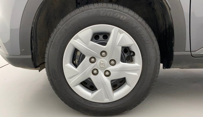 2022 Hyundai VENUE S 1.2, Petrol, Manual, 7,325 km, Left Front Wheel
