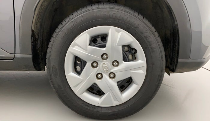 2022 Hyundai VENUE S 1.2, Petrol, Manual, 7,325 km, Right Front Wheel