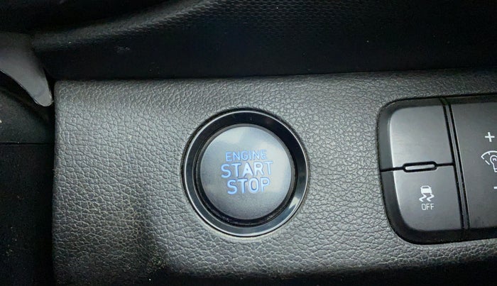 2019 Hyundai VENUE SX(O) CRDi, Diesel, Manual, 56,861 km, Keyless Start/ Stop Button