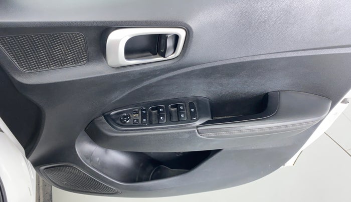 2019 Hyundai VENUE SX(O) CRDi, Diesel, Manual, 56,861 km, Driver Side Door Panels Control