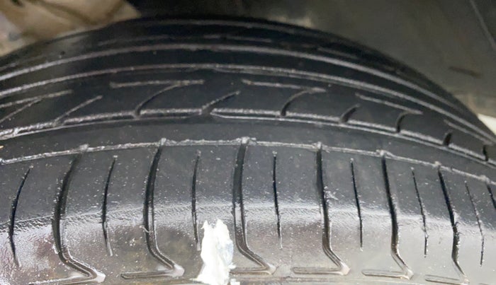 2019 Hyundai VENUE SX(O) CRDi, Diesel, Manual, 56,861 km, Right Front Tyre Tread