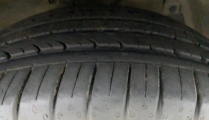 2018 Maruti Ciaz ALPHA 1.5 AT SHVS, Petrol, Automatic, 81,761 km, Right Front Tyre Tread