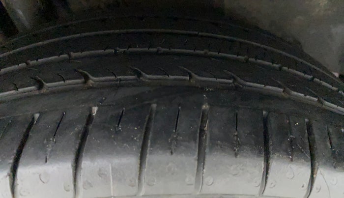 2018 Maruti Ciaz ALPHA 1.5 AT SHVS, Petrol, Automatic, 81,761 km, Right Rear Tyre Tread