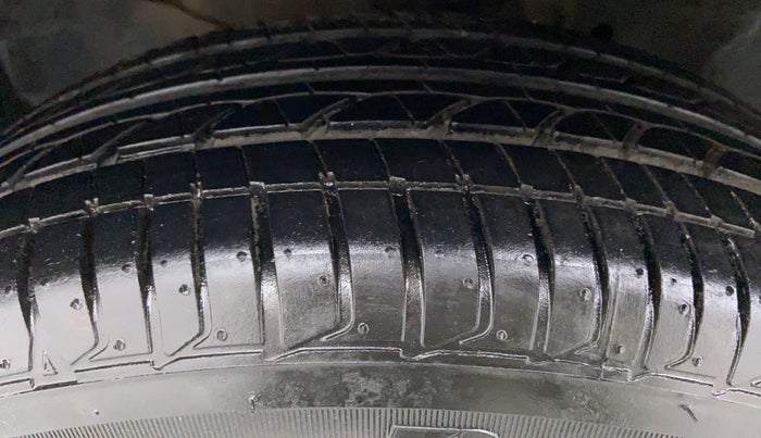 2016 Honda City V MT PETROL, Petrol, Manual, 35,202 km, Left Front Tyre Tread
