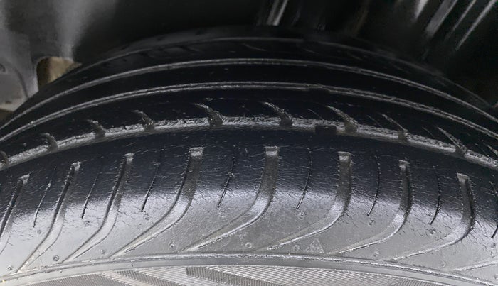 2016 Volkswagen Vento HIGHLINE PETROL, Petrol, Manual, 75,162 km, Left Rear Tyre Tread