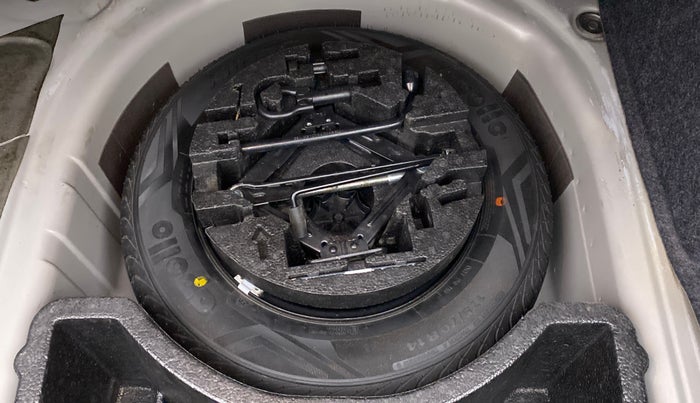 2016 Volkswagen Vento HIGHLINE PETROL, Petrol, Manual, 75,162 km, Spare Tyre