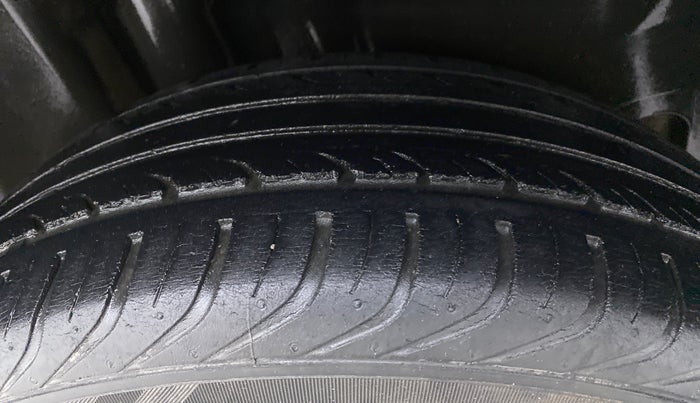 2016 Volkswagen Vento HIGHLINE PETROL, Petrol, Manual, 75,162 km, Right Rear Tyre Tread