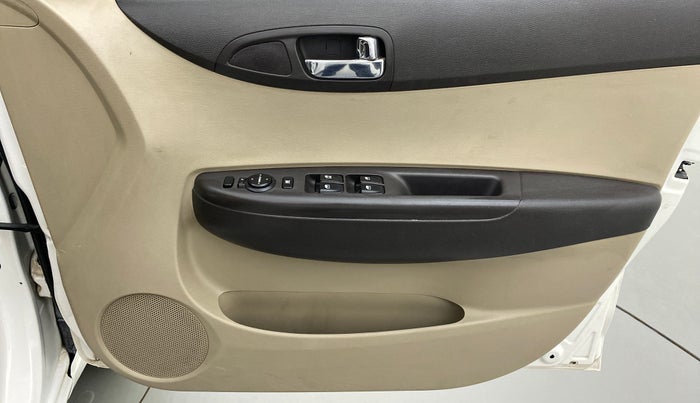 2013 Hyundai i20 MAGNA O 1.2, Petrol, Manual, 58,302 km, Driver Side Door Panels Control