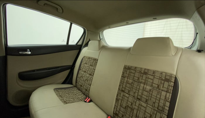 2013 Hyundai i20 MAGNA O 1.2, Petrol, Manual, 58,302 km, Right Side Rear Door Cabin