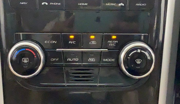 2018 Mahindra XUV500 W11 (O), Diesel, Manual, 89,157 km, Rear AC Temperature Control
