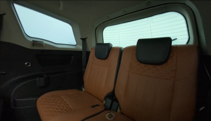 2020 Mahindra XUV500 W9, Diesel, Manual, 42,175 km, Third Seat Row ( optional )
