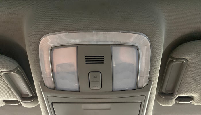 2020 Mahindra XUV500 W9, Diesel, Manual, 42,175 km, Ceiling - Roof light/s not working