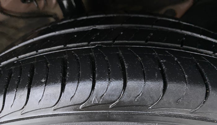 2020 KIA SELTOS HTK PLUS 1.5 DIESEL, Diesel, Manual, 28,796 km, Right Front Tyre Tread
