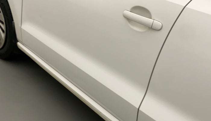 2015 Volkswagen Polo COMFORTLINE 1.2L, Petrol, Manual, 88,068 km, Front passenger door - Slightly dented