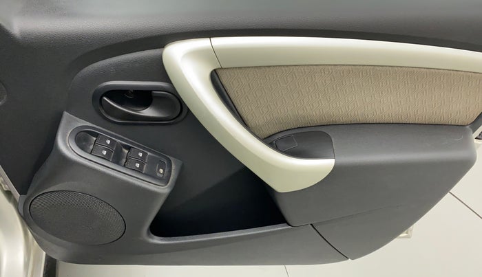 2014 Renault Duster RXL PETROL, Petrol, Manual, 59,943 km, Driver Side Door Panels Control