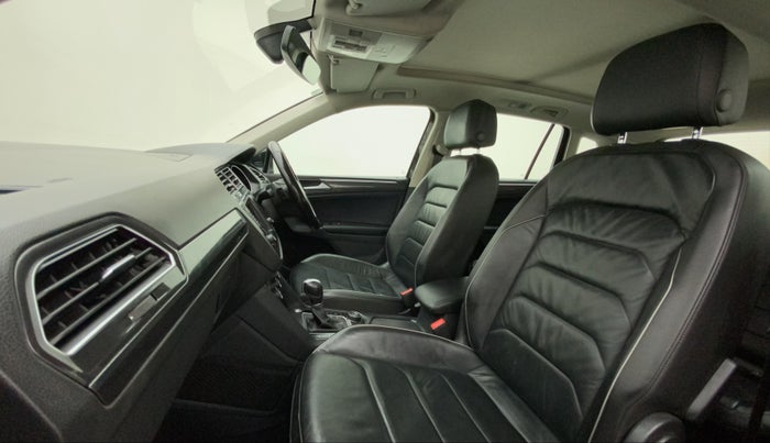 2017 Volkswagen TIGUAN HIGHLINE TDI AT, Diesel, Automatic, 88,461 km, Right Side Front Door Cabin