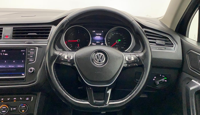 2017 Volkswagen TIGUAN HIGHLINE TDI AT, Diesel, Automatic, 88,461 km, Steering Wheel Close Up