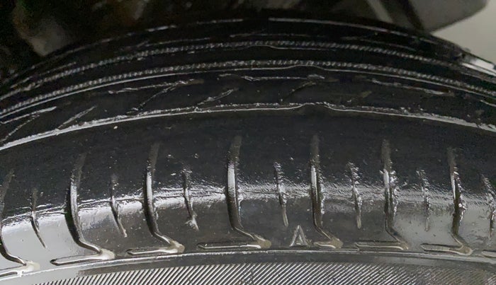 2014 Maruti Wagon R 1.0 LXI CNG, CNG, Manual, 60,506 km, Left Rear Tyre Tread
