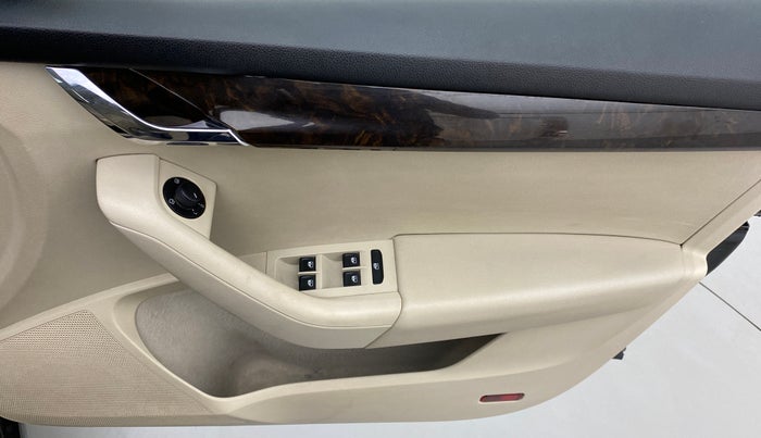2016 Skoda Octavia 1.8 TSI STYLE PLUS AT, Petrol, Automatic, 48,332 km, Driver Side Door Panels Control