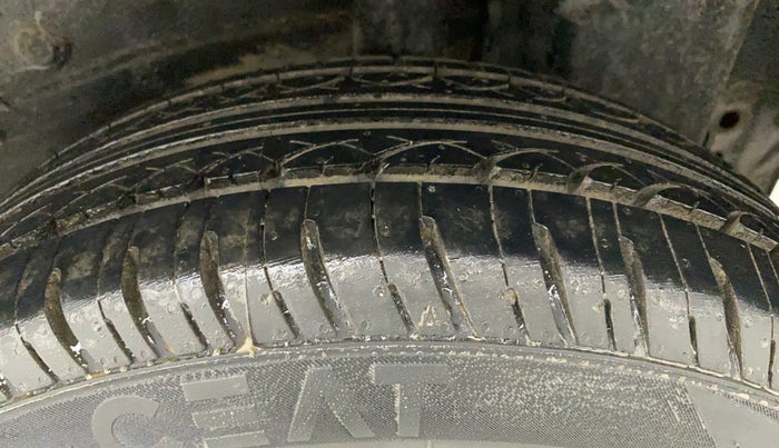 2013 Toyota Etios Liva G, Petrol, Manual, 79,288 km, Left Rear Tyre Tread