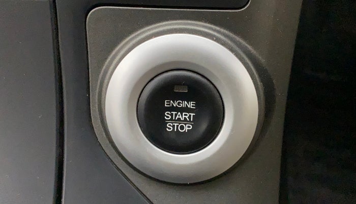2016 Mahindra XUV500 W10, Diesel, Manual, 54,975 km, Keyless Start/ Stop Button