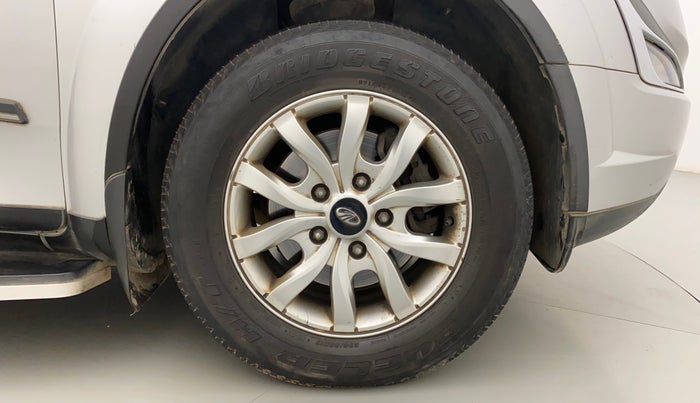 2016 Mahindra XUV500 W10, Diesel, Manual, 54,975 km, Right Front Wheel