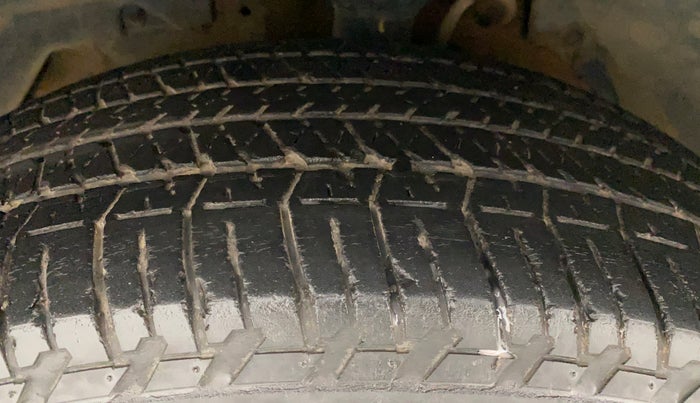 2016 Mahindra XUV500 W10, Diesel, Manual, 54,975 km, Left Front Tyre Tread