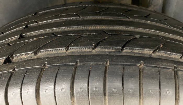 2017 Maruti Swift ZXI, Petrol, Manual, 78,548 km, Left Rear Tyre Tread