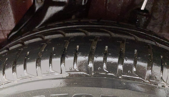 2014 Honda Brio S MT, Petrol, Manual, 34,445 km, Left Rear Tyre Tread