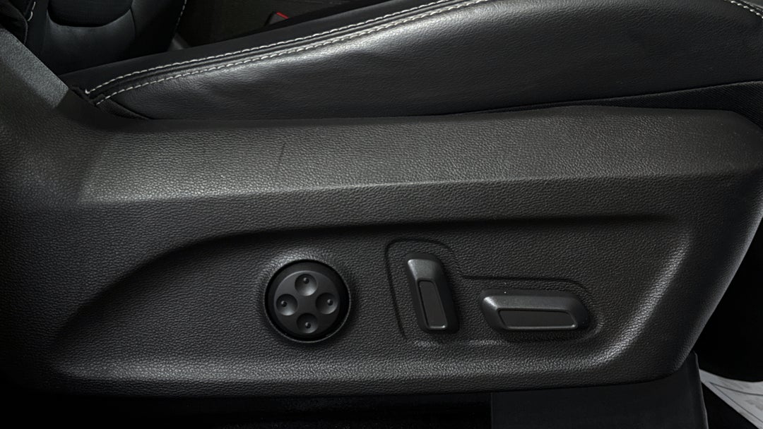2020 LDV D90 Executive (4WD), Automatic, 104210 km, Drivers Side Adjustment Panel