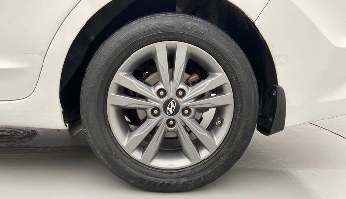 2017 Hyundai New Elantra 1.6 SX (O) AT DIESEL, Diesel, Automatic, 70,112 km, Left Rear Wheel
