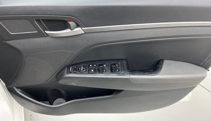 2017 Hyundai New Elantra 1.6 SX (O) AT DIESEL, Diesel, Automatic, 70,112 km, Driver Side Door Panels Control
