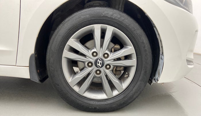 2017 Hyundai New Elantra 1.6 SX (O) AT DIESEL, Diesel, Automatic, 70,112 km, Right Front Wheel