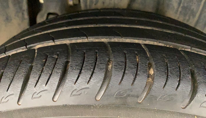 2021 Mahindra XUV300 W8 (O) 1.2 PETROL, Petrol, Manual, 9,715 km, Left Rear Tyre Tread