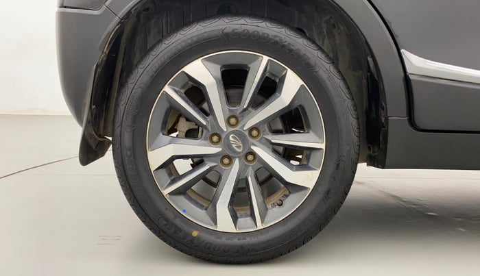 2021 Mahindra XUV300 W8 (O) 1.2 PETROL, Petrol, Manual, 9,715 km, Right Rear Wheel