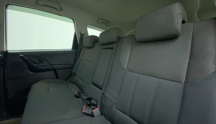 2018 Mahindra XUV500 W5 FWD, Diesel, Manual, 35,913 km, Right Side Rear Door Cabin