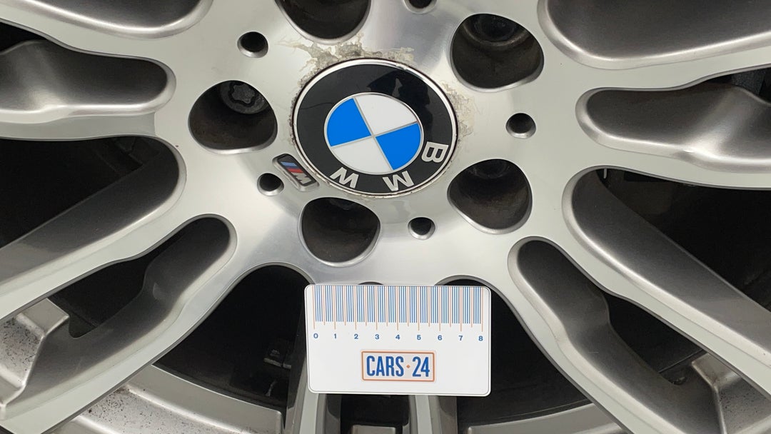 Wheels Hubcap Front LHS Scratch